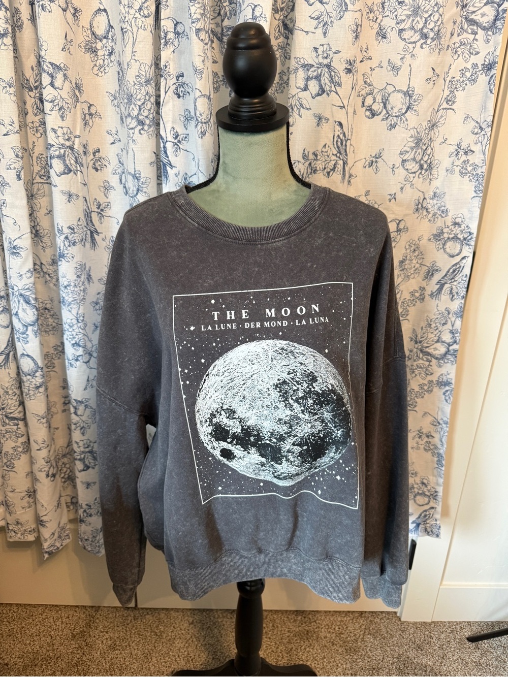 The Moon Graphic Crewneck Sweatshirt - Charcoal